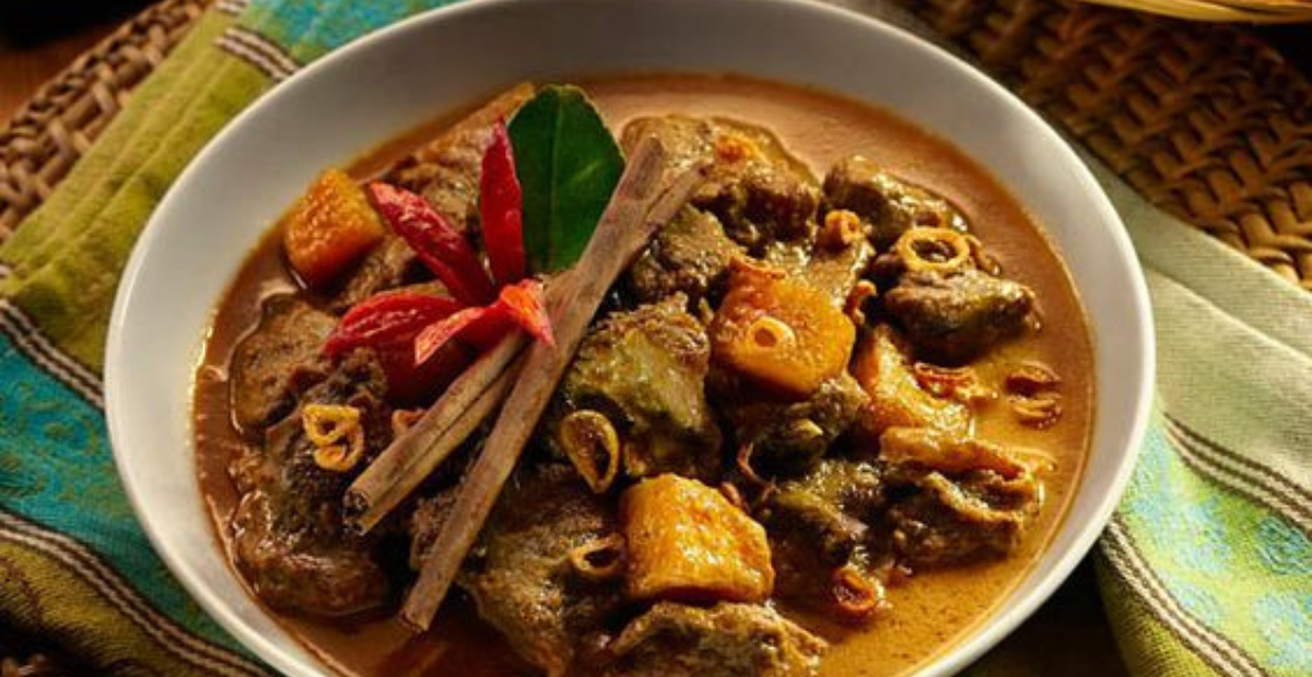 Mahakarya Gulai Daging Kambing Untuk Meja Makan Keluarga