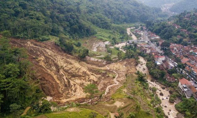 Bencana Longsor Cisarua Puluhan Warga Hilang, SAR Di Hentikan