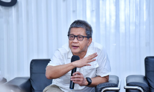 Rocky Gerung Pendapatnya Yang Sering Mengundang Perdebatan