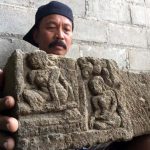 Warga Pindahkan Artefak Situs Purbakala Di Blitar