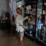 Desa Pasir Ampo Dilanda Banjir Belum Surut, Warga Keluhkan Penyakit Kulit