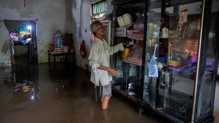 Desa Pasir Ampo Dilanda Banjir Belum Surut, Warga Keluhkan Penyakit Kulit