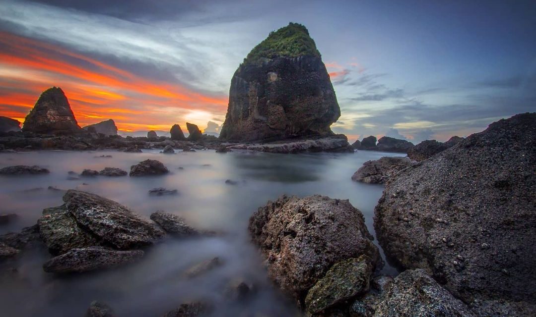 Pantai Papuma, Pasir Putih Lembut Menjadi Favorit Wisatawan