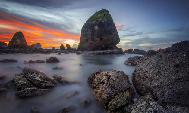 Pantai Papuma, Pasir Putih Lembut Menjadi Favorit Wisatawan