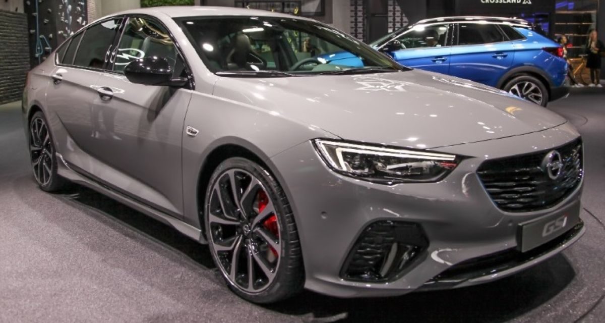 Mobil Opel Insignia Pilihan Populer Di Segmen Sedan Menengah