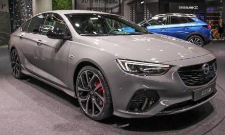 Mobil Opel Insignia Pilihan Populer Di Segmen Sedan Menengah