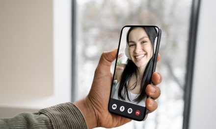Long Distance Relationship Bisa Langgeng, Bagaimana Caranya?