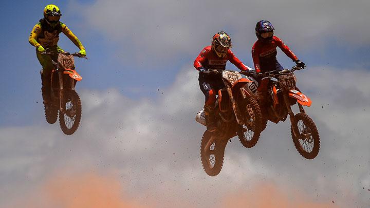 Melintasi Batas, Motorcross Dan Keceriaan Di Balik Aksi Berani